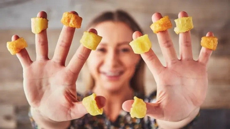 <p><span>KP Hula Hoops Salt &amp; Vinegar flavor crisps shaped as potato rings, that fit perfectly on your fingers. Yum!! Hula Hoops are cooked with 100% sunflower oil and are completely free from all artificial flavors, colors and MSG. </span></p> <p><span>Of course, they still taste as great as ever!</span></p> <p><span>Other Flavors include, Cheese &amp; Onion, Salt &amp; Vinegar, Original Ready Salted and BBQ Beef.</span></p>