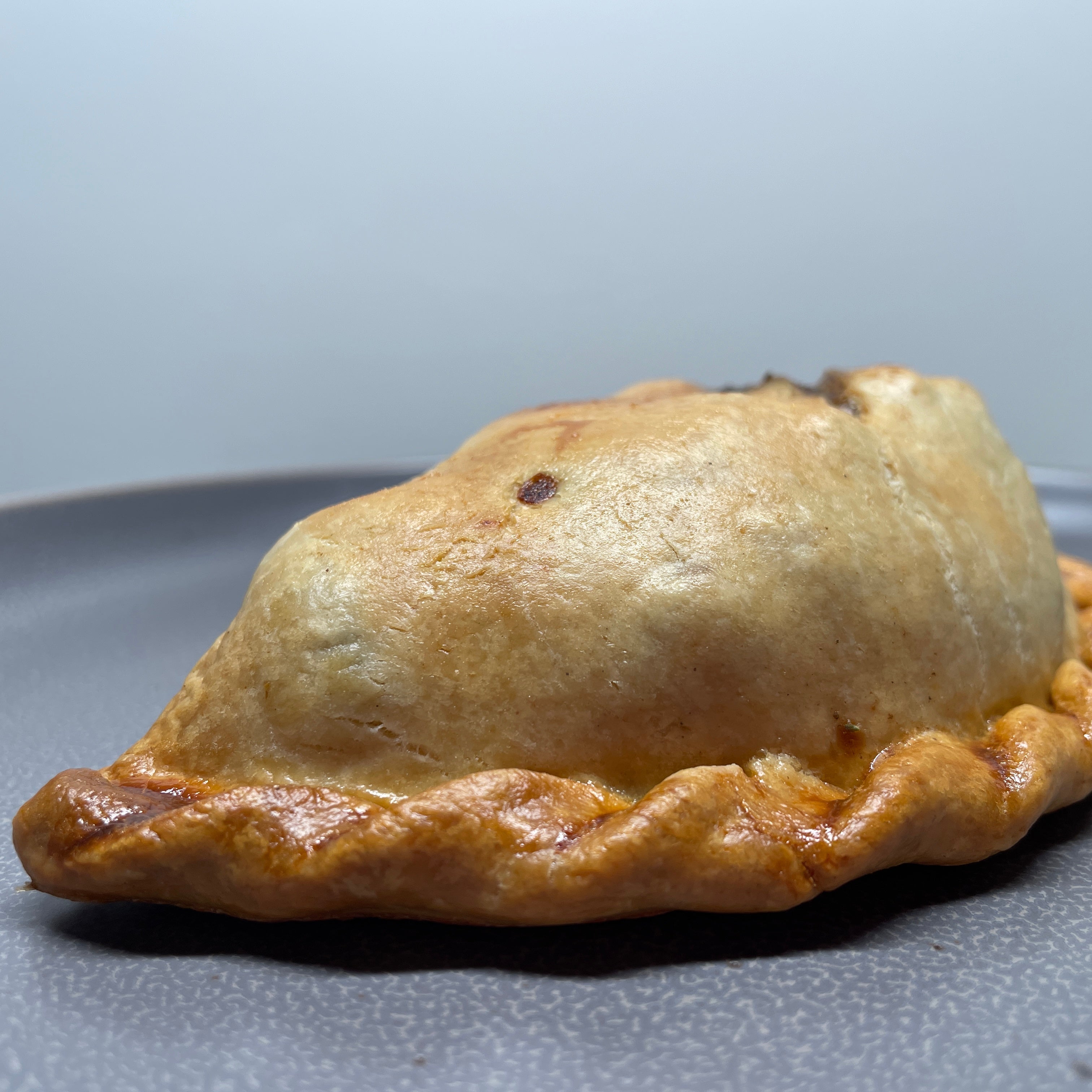 Steak & Guinness Pasty 9oz (1/2lb Ship Weight)