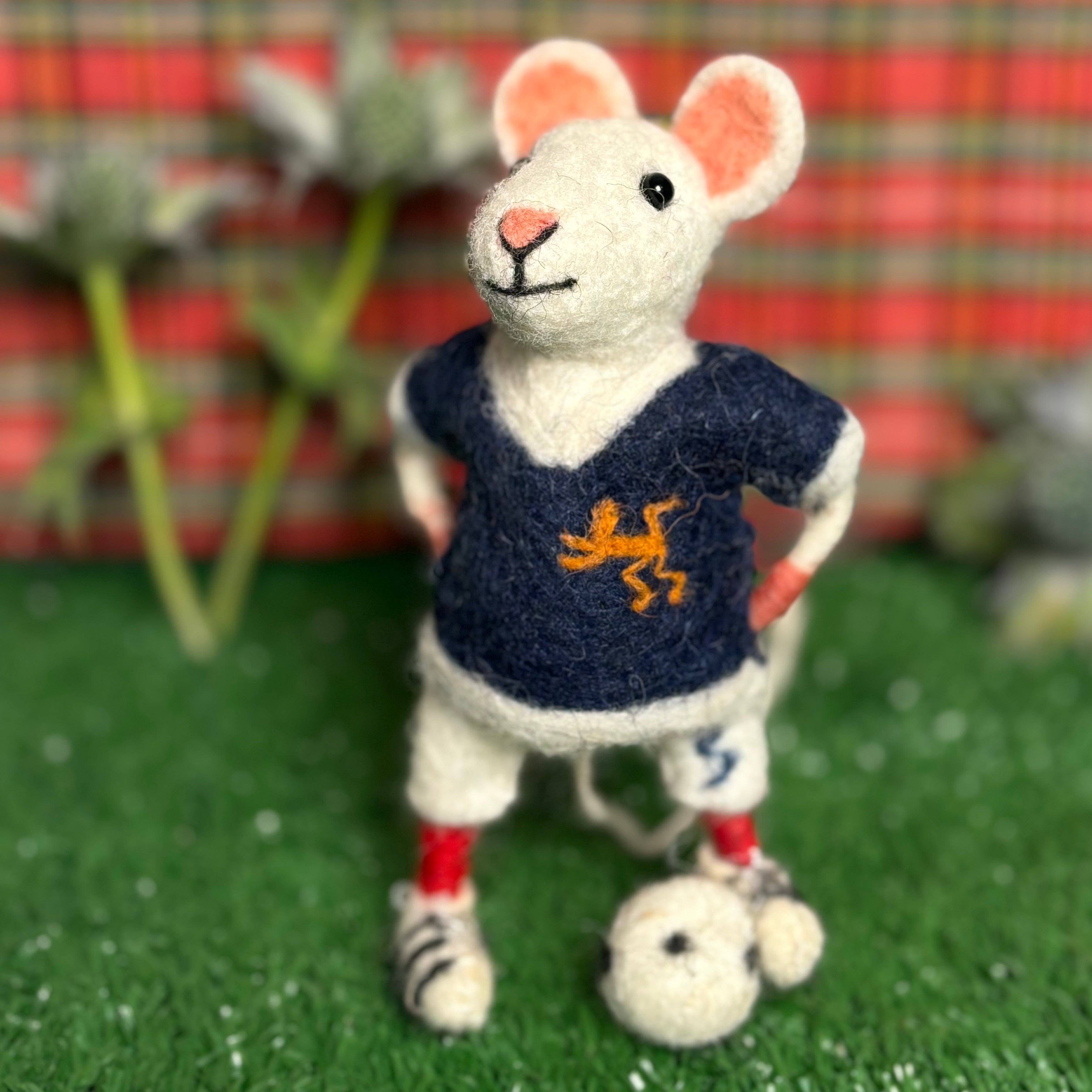 Felt Mouse - Scotland Footballer 5" x 2.5"